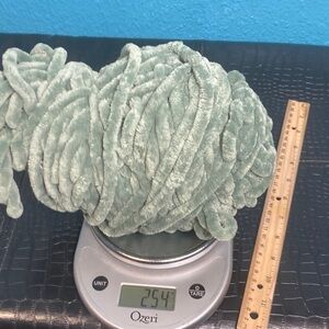 254g Bargain Untagged Green Velvet Super Chunky Yarn